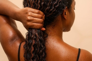 Hibiscus & Chebe Strengthening Hair Gloss